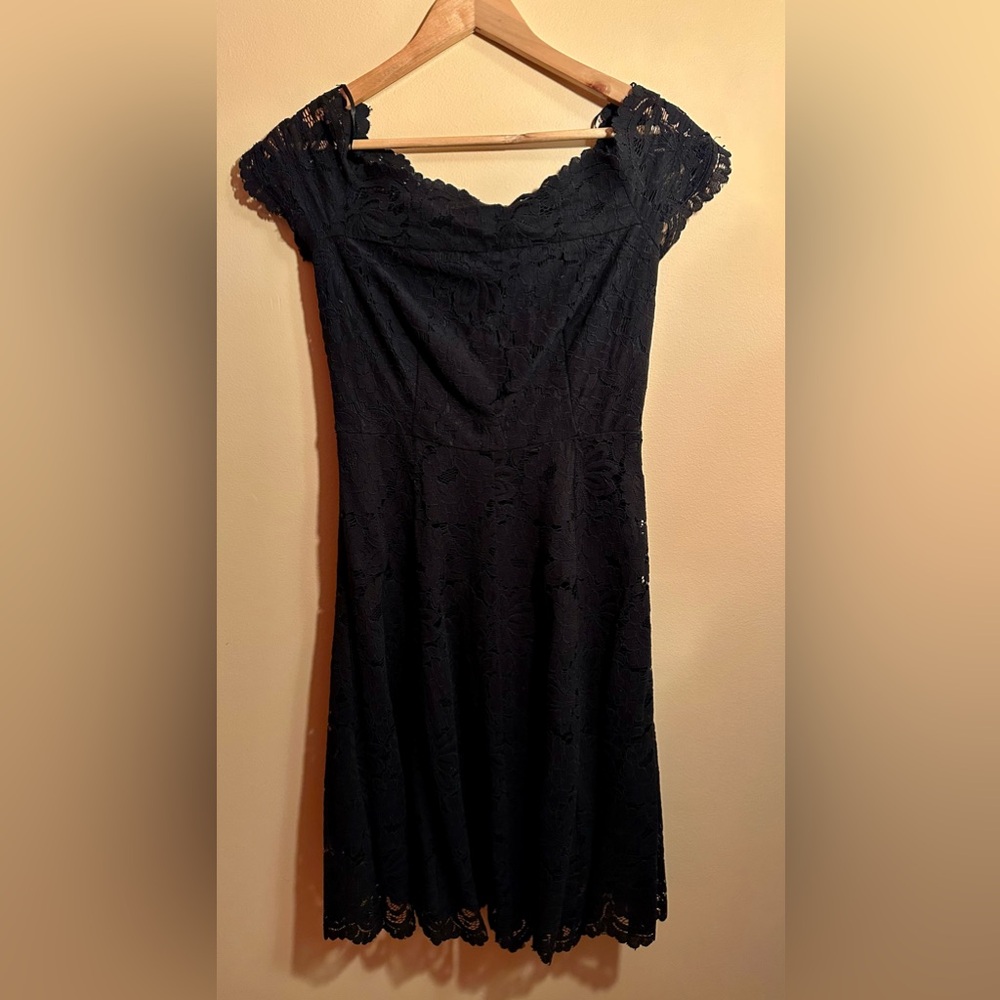le chateau black lace dress - Picture 4 of 8